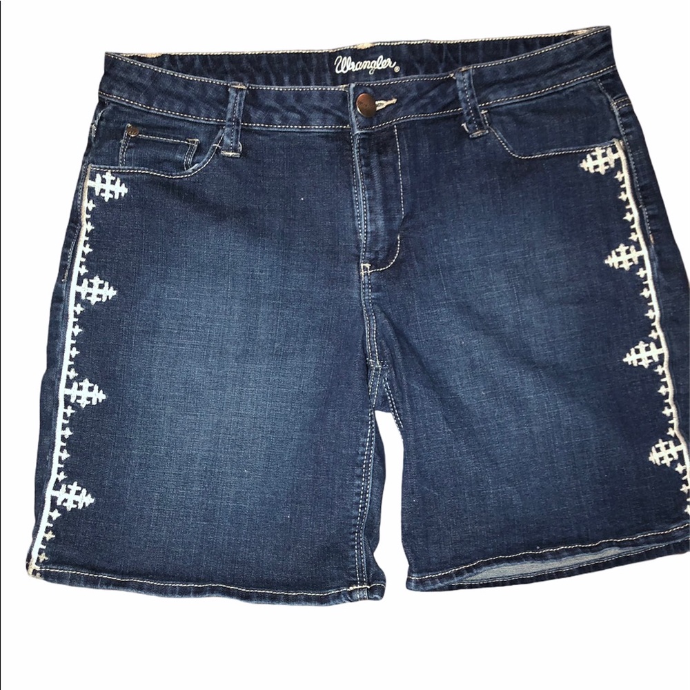 Wrangler denim jean shorts with detail. Size 10